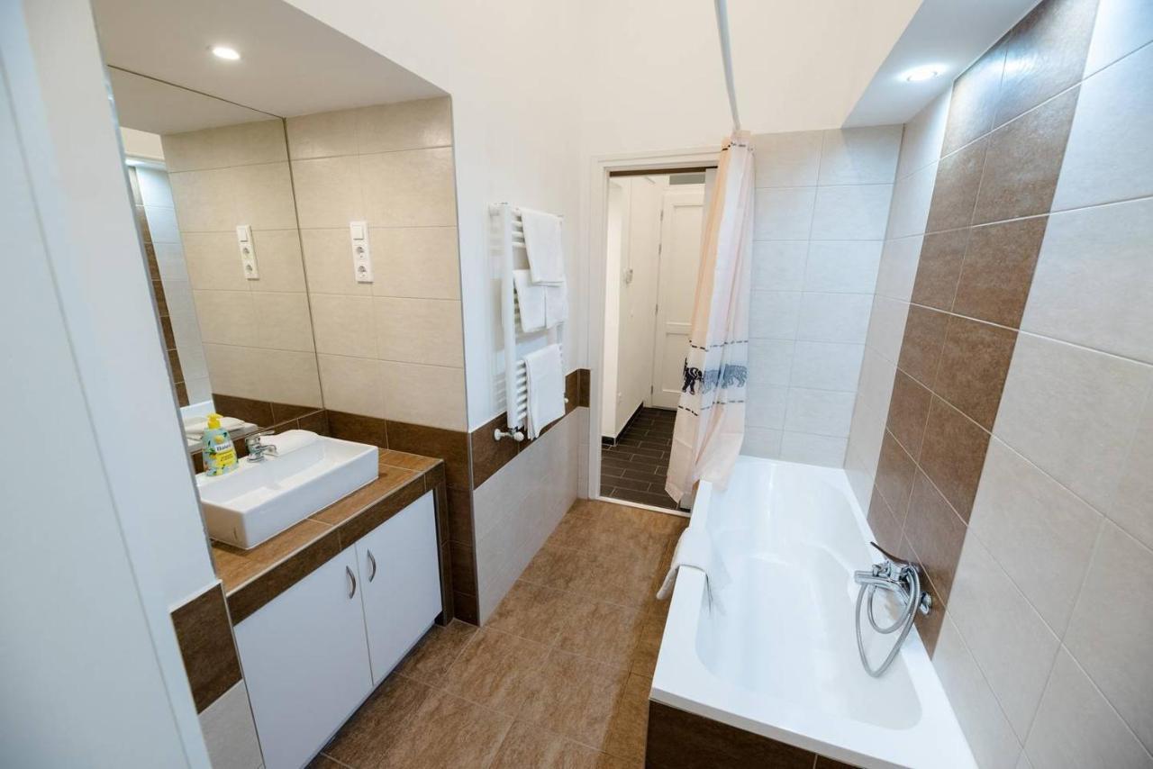 Newly Refurbished Home At Superb Location Βουδαπέστη Εξωτερικό φωτογραφία