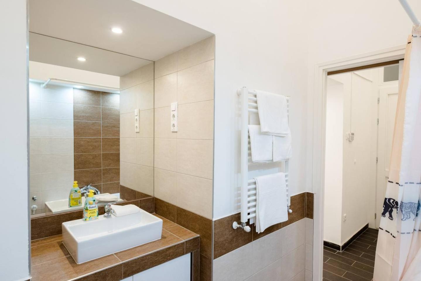 Newly Refurbished Home At Superb Location Βουδαπέστη Εξωτερικό φωτογραφία